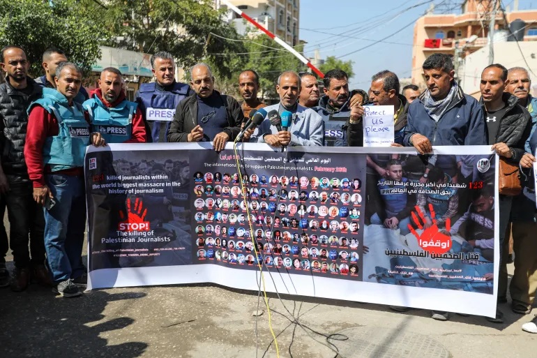 مظاهرة للصحفيين في قطاع غزة تطالب بوقف استهدافهم